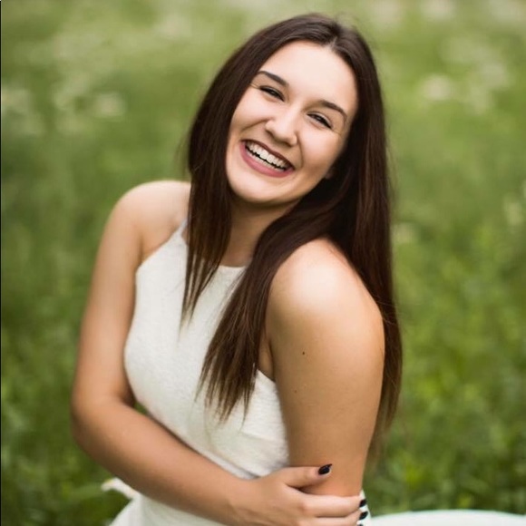 Meet your Posher, Taylor - Picture 1 of 5